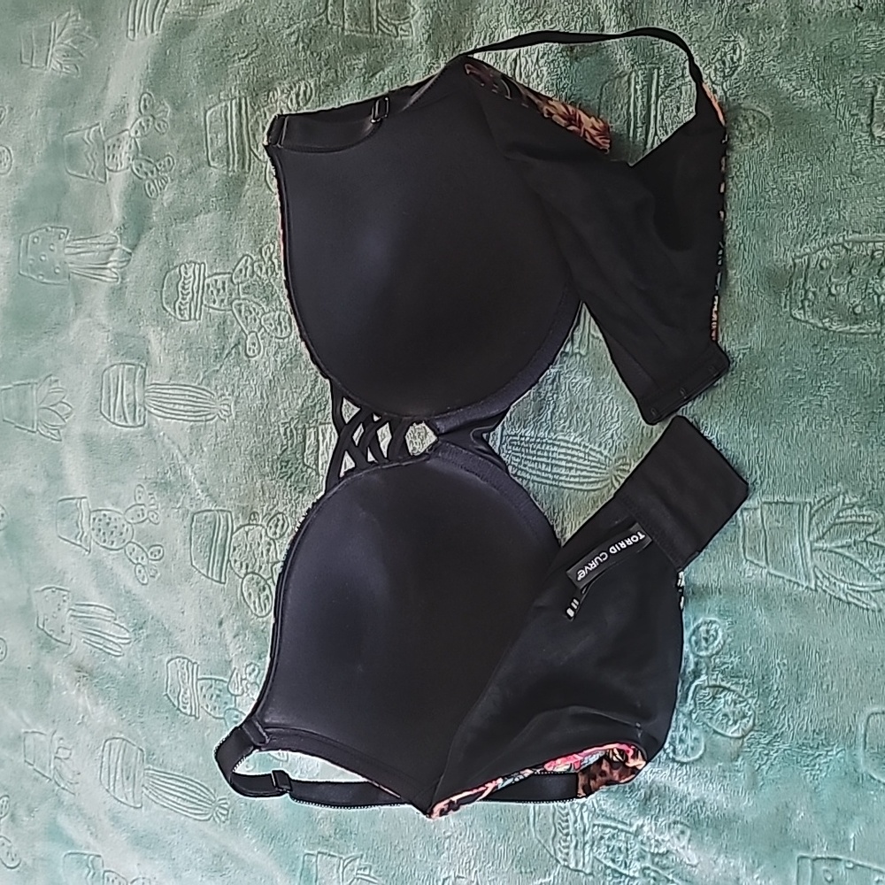 Nwot Torrid 360 Back Smoothing Push-Up Plunge Bra - image 3